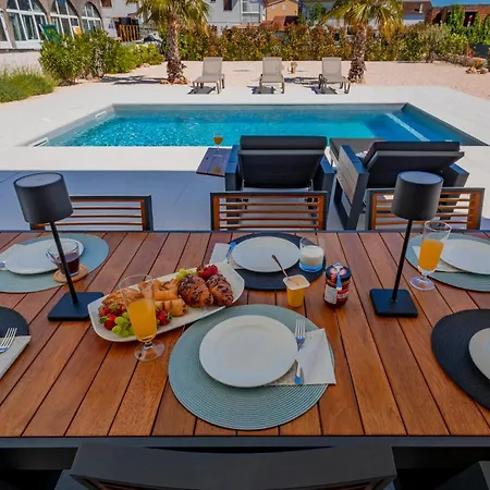 Lovely In Nyaraló *